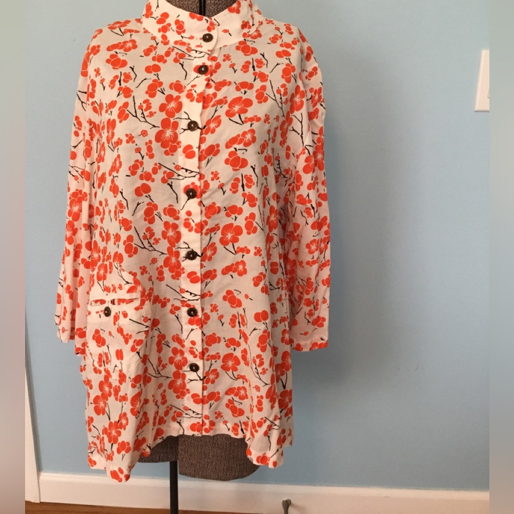 Such a pretty top! Lightweight and super comfortable